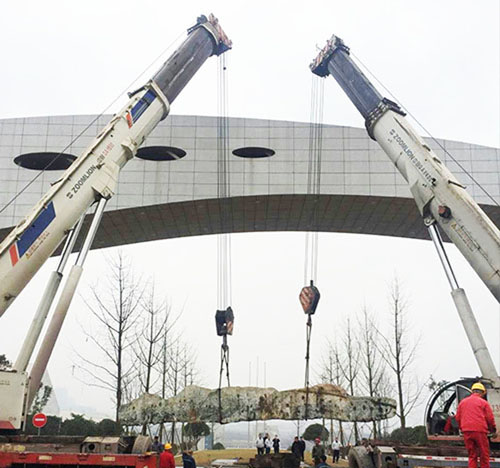 建水吊车,建水租吊车吊大型景观石